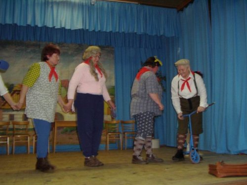 Hraje celá dědina aneb S veselou myslí na nesmysly. - 18.3.2006